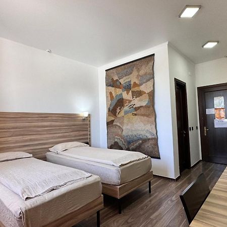 Amir Hotel Каракол Екстер'єр фото