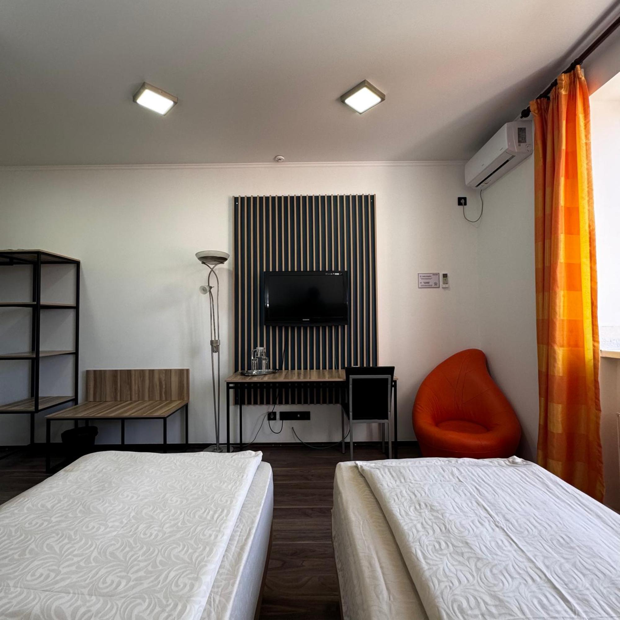 Amir Hotel Каракол Екстер'єр фото