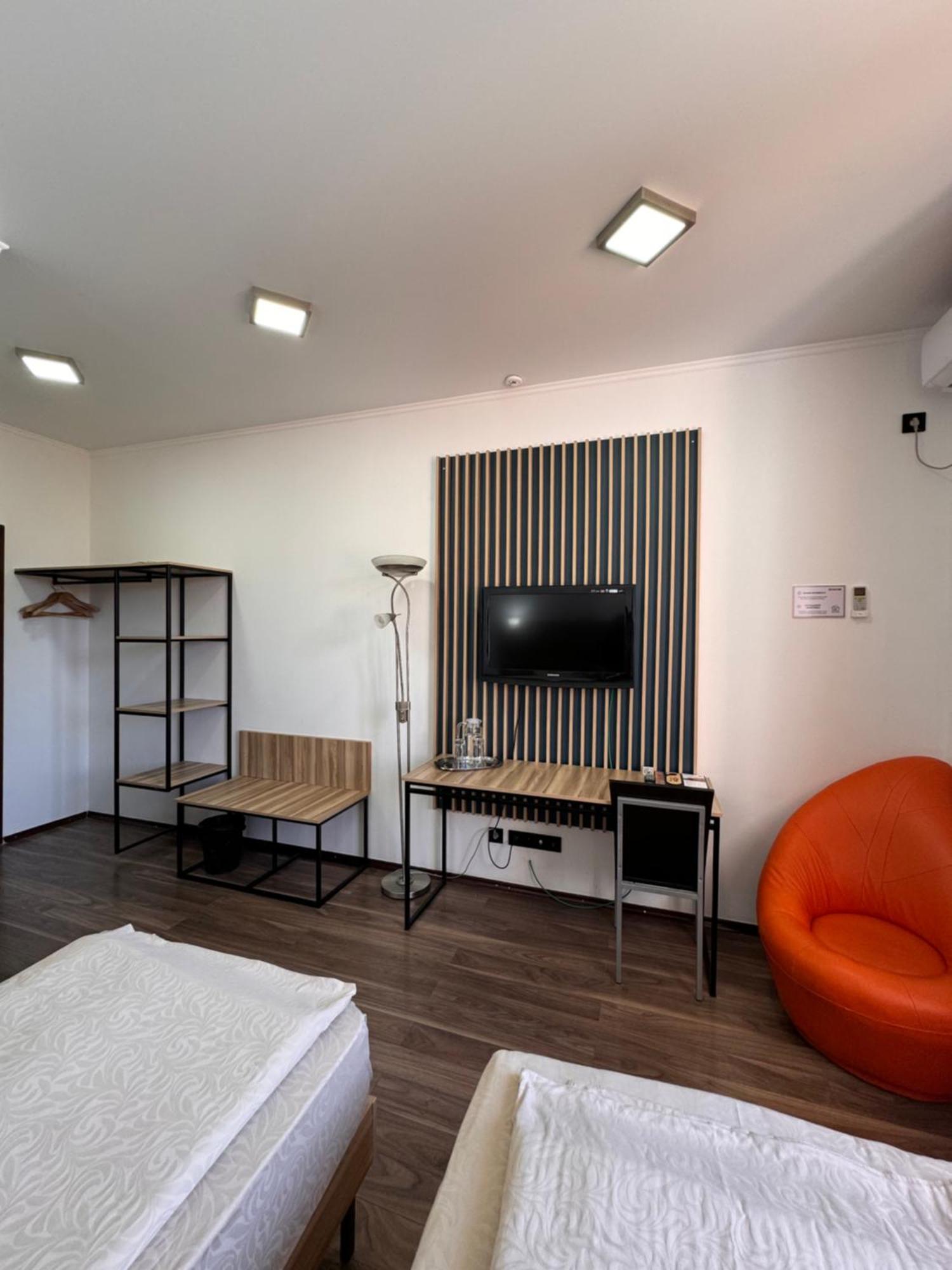 Amir Hotel Каракол Екстер'єр фото
