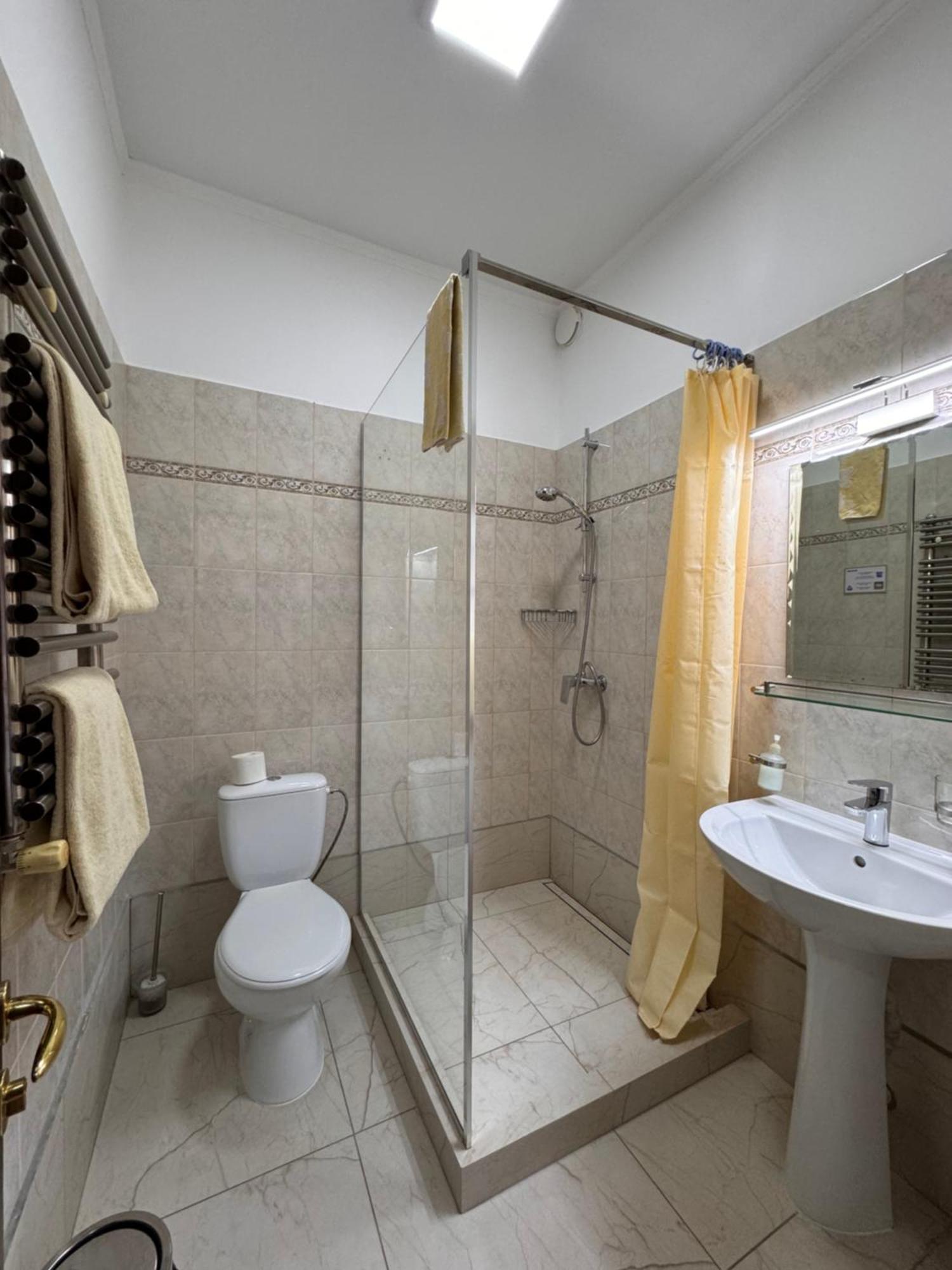 Amir Hotel Каракол Екстер'єр фото