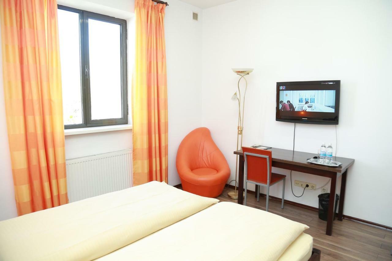 Amir Hotel Каракол Екстер'єр фото